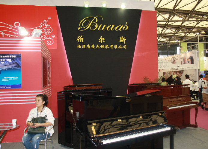2011年伯尔斯钢琴